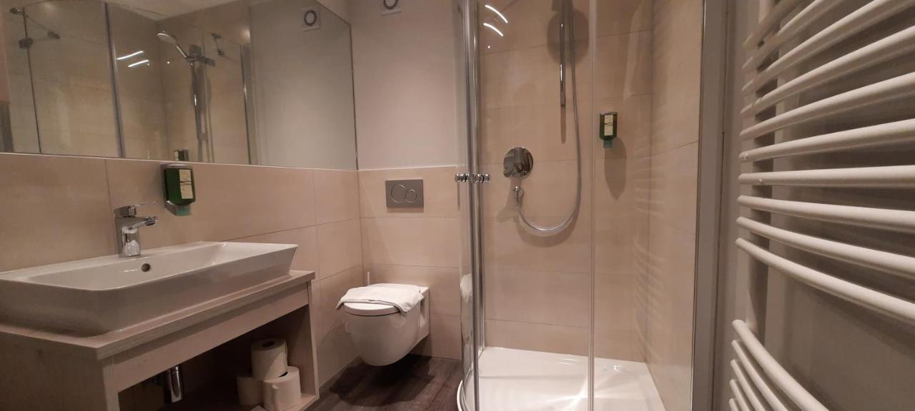 "Blauer Bock" - Hotel-Garni ไพลน์เฟลด์ ภายนอก รูปภาพ