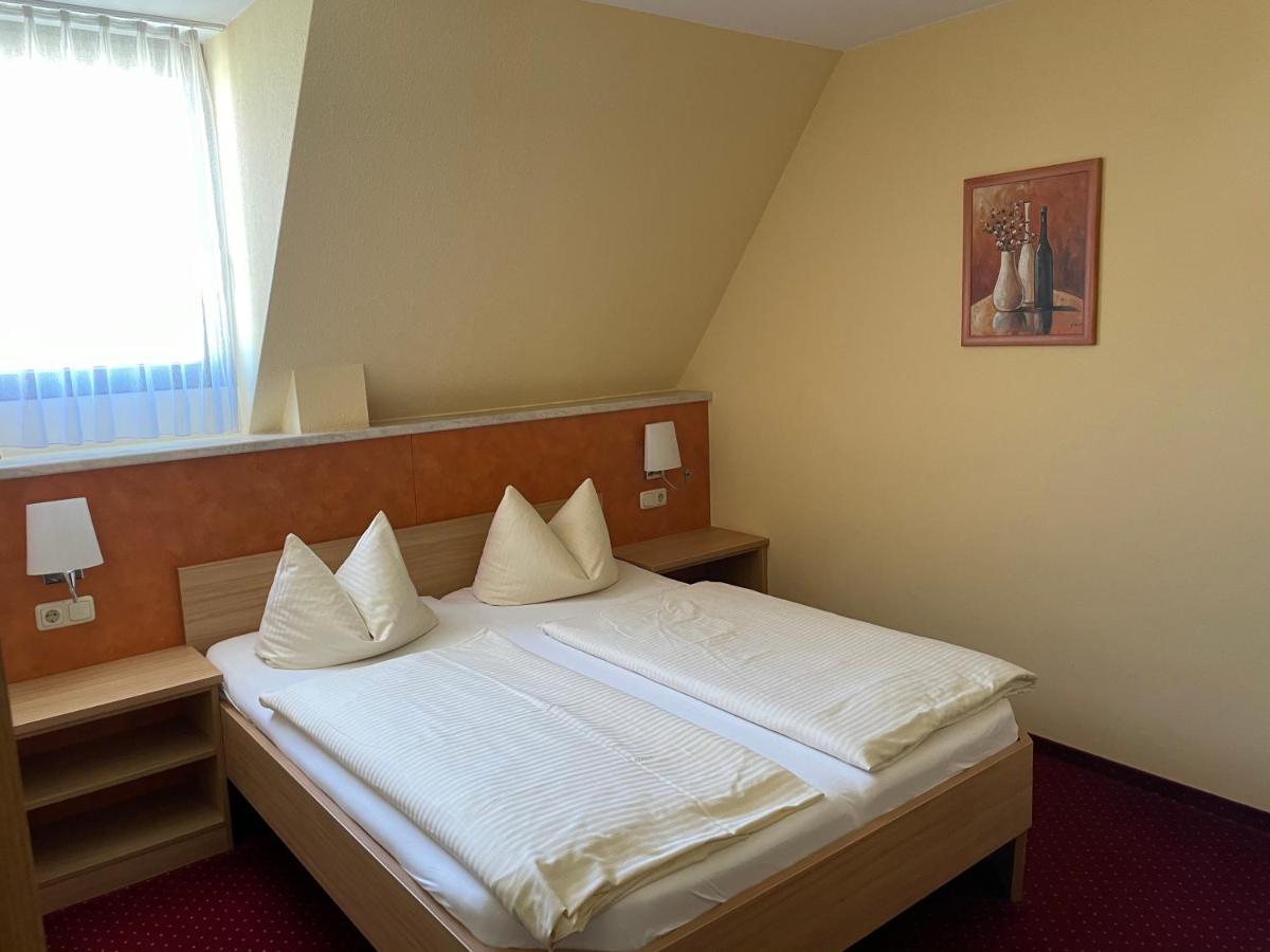 "Blauer Bock" - Hotel-Garni ไพลน์เฟลด์ ภายนอก รูปภาพ