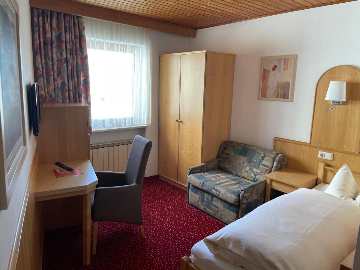 "Blauer Bock" - Hotel-Garni ไพลน์เฟลด์ ภายนอก รูปภาพ