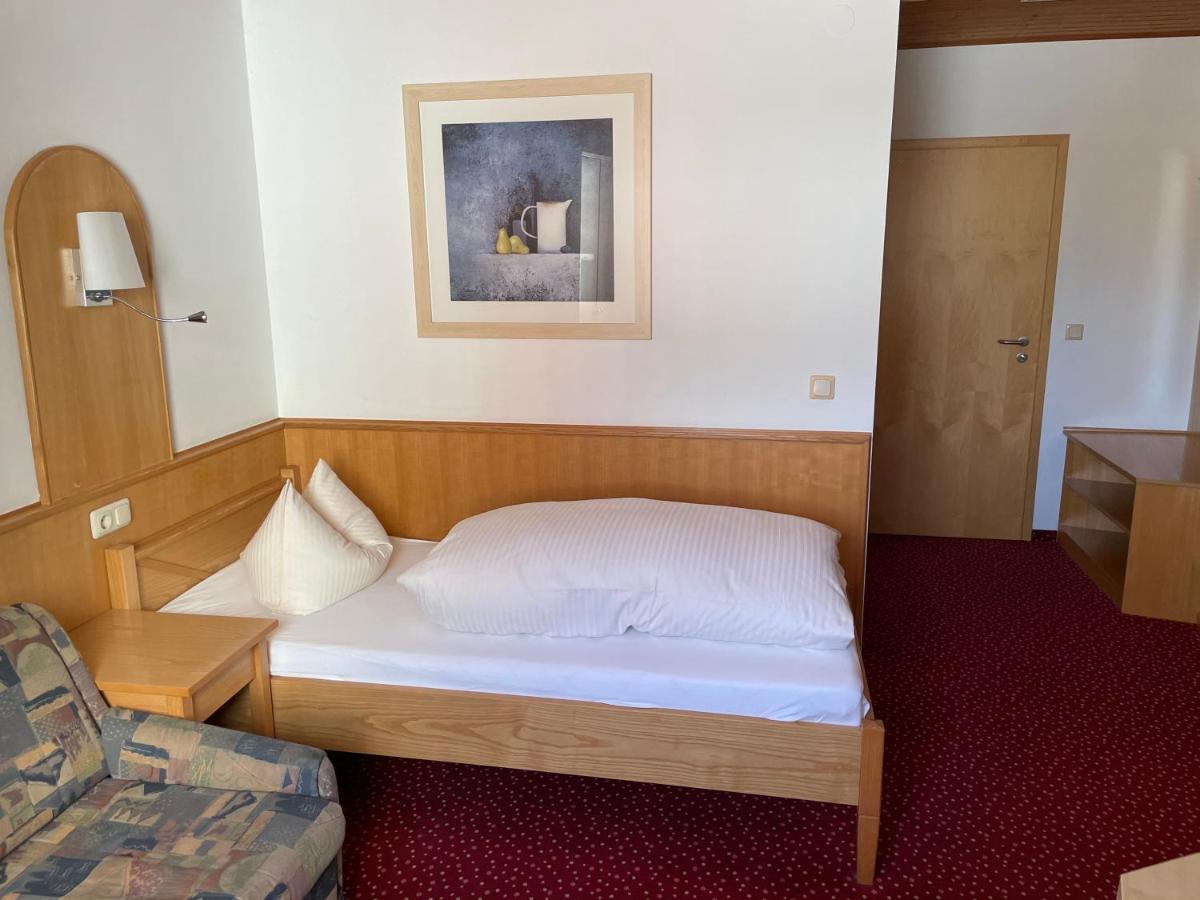 "Blauer Bock" - Hotel-Garni ไพลน์เฟลด์ ภายนอก รูปภาพ