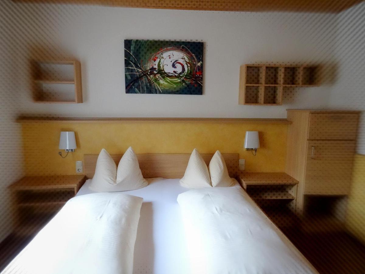 "Blauer Bock" - Hotel-Garni ไพลน์เฟลด์ ภายนอก รูปภาพ