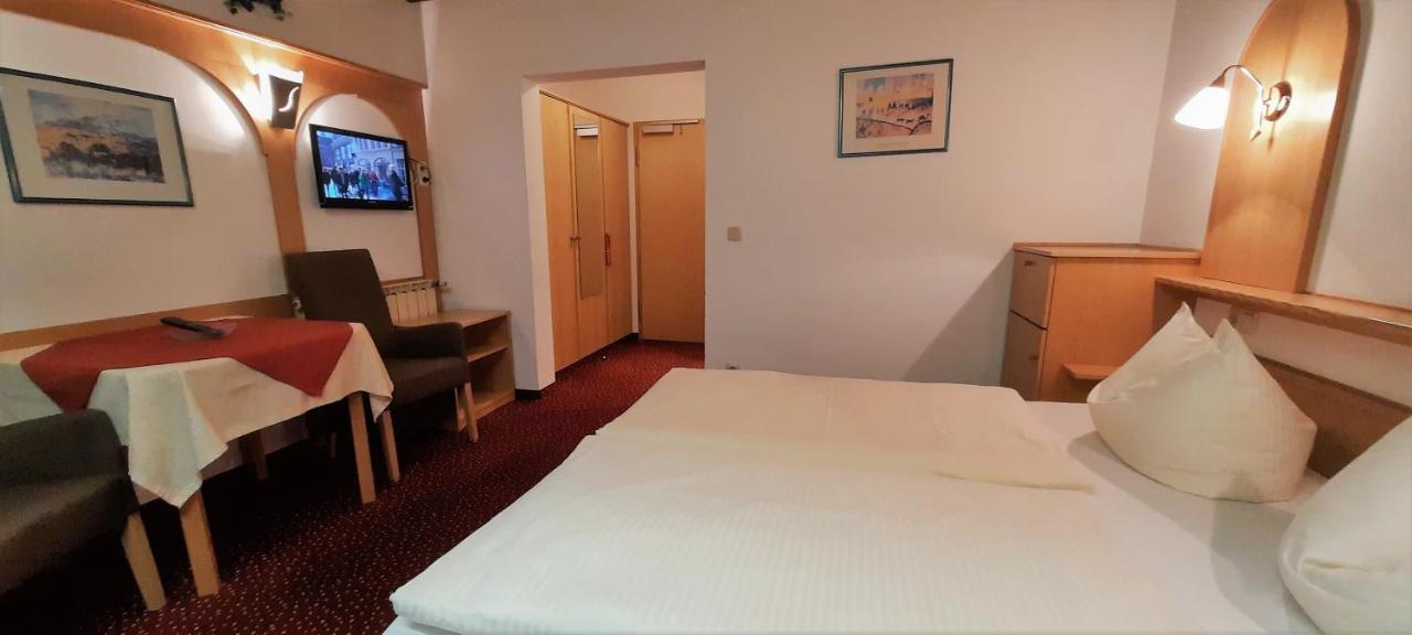 "Blauer Bock" - Hotel-Garni ไพลน์เฟลด์ ภายนอก รูปภาพ