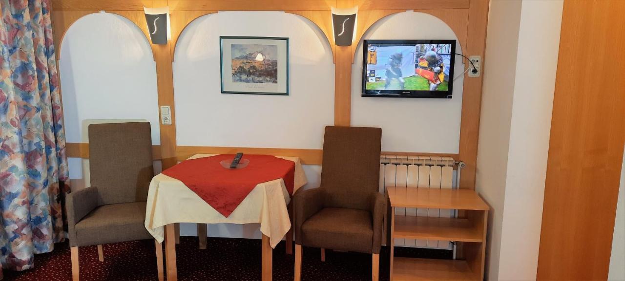 "Blauer Bock" - Hotel-Garni ไพลน์เฟลด์ ภายนอก รูปภาพ